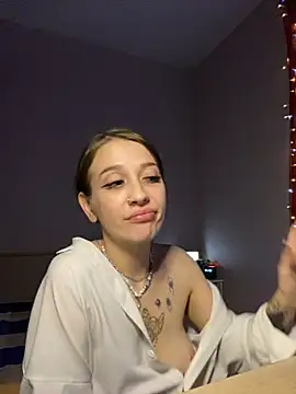 Snapshot of Dooubletroublee chatting on 24, 2, 2025 Dooubletroublee online show from 24, 2, 2025