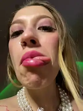 Snapshot of Dooubletroublee chatting on 21, 3, 2025 Dooubletroublee online show from 21, 3, 2025