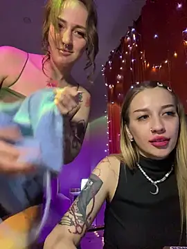 Snapshot of Dooubletroublee chatting on 22, 3, 2025 Dooubletroublee online show from 22, 3, 2025