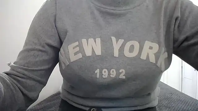 Luna girlhot  online show from 18, 4, 2026