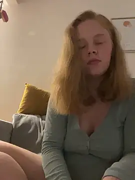 Snapshot of daddyscumprincess chatting on 31, 10, 2025 daddyscumprincess online show from 31, 10, 2025