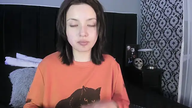 Adeelinee online show from 7, 3, 2026