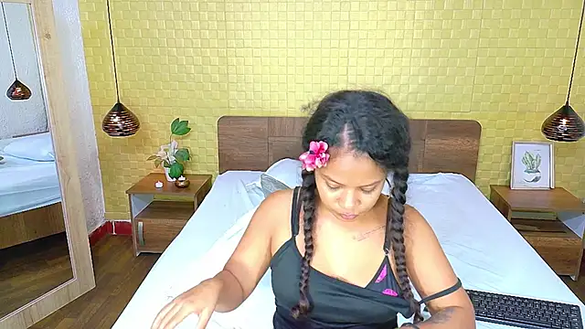 Squirter pussybomb online show from 1, 2, 2025