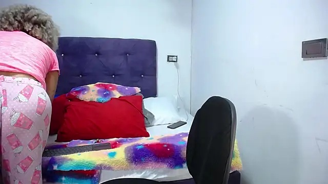 Squirter pussybomb online show from 6, 3, 2025