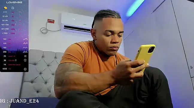 Snapshot of juande_24 chatting on 2, 3, 2025 juande 24 online show from 2, 3, 2025