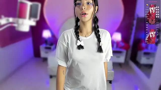 Snapshot of lauramartin1 chatting on 8, 2, 2025 lauramartin1 online show from 8, 2, 2025