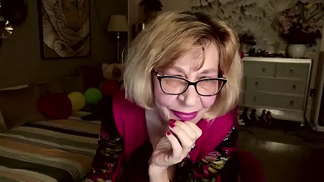 Snapshot of HornyMilf_555 chatting on 12, 5, 2026 HornyMilf 555 online show from 12, 5, 2026