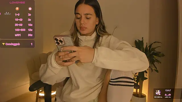 Snapshot of LittleSofia_ chatting on 5, 11, 2025 LittleSofia online show from 5, 11, 2025