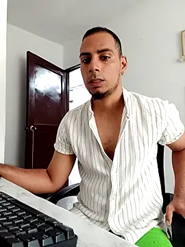 Snapshot of bonehur chatting on 13, 4, 2026 bonehur online show from 13, 4, 2026