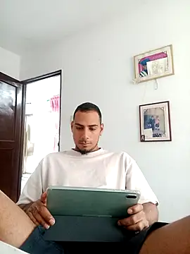 Snapshot of bonehur chatting on 16, 4, 2026 bonehur online show from 16, 4, 2026