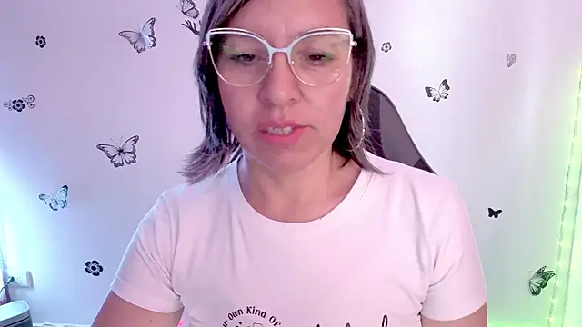 Lady breaks hearts online show from 10, 4, 2026