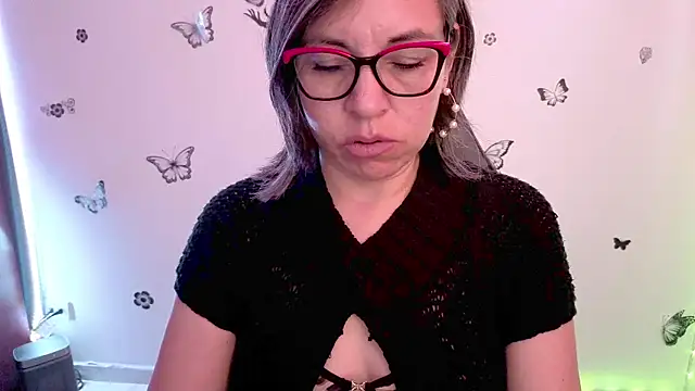 Snapshot of Lady_breaks_hearts chatting on 27, 4, 2026 Lady breaks hearts online show from 27, 4, 2026