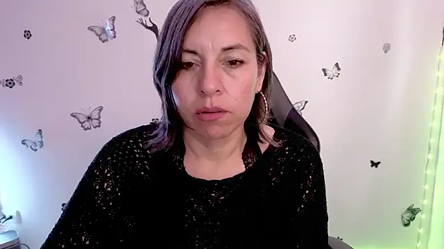 Snapshot of Lady_breaks_hearts chatting on 4, 5, 2026 Lady breaks hearts online show from 4, 5, 2026