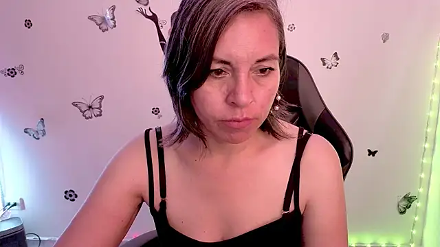 Snapshot of Lady_breaks_hearts chatting on 8, 5, 2026 Lady breaks hearts online show from 8, 5, 2026