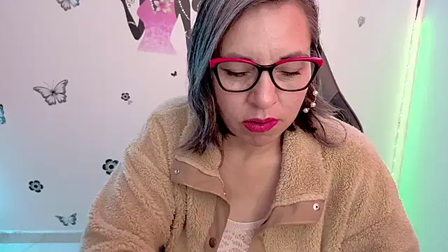 Snapshot of Lady_breaks_hearts chatting on 3, 6, 2026 Lady breaks hearts online show from 3, 6, 2026
