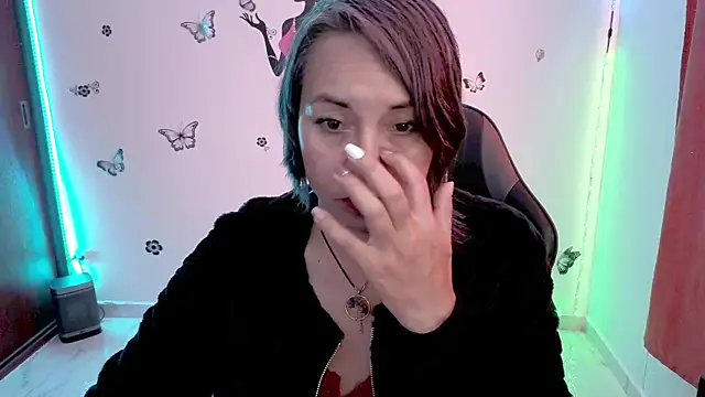 Snapshot of Lady_breaks_hearts chatting on 15, 7, 2026 Lady breaks hearts online show from 15, 7, 2026