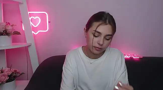 Snapshot of MilanaAngelAs chatting on 1, 2, 2025 MilanaAngelAs online show from 1, 2, 2025