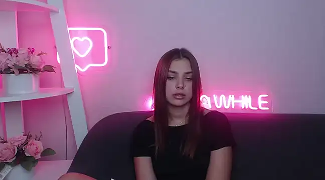 Snapshot of MilanaAngelAs chatting on 4, 2, 2025 MilanaAngelAs online show from 4, 2, 2025