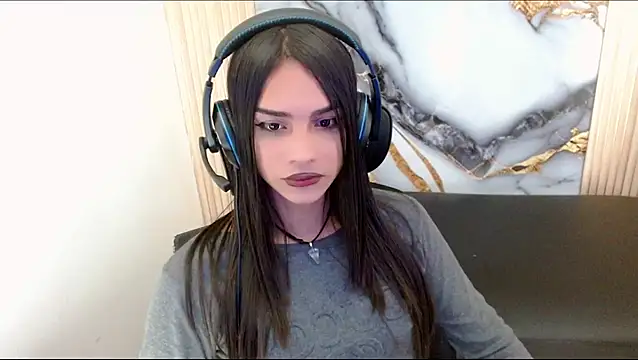 Dollbehavior  online show from 12, 9, 2025