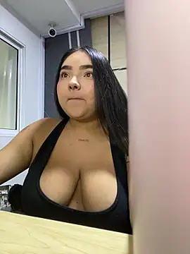 Snapshot of little_lissiee chatting on 8, 10, 2025 little lissiee online show from 8, 10, 2025