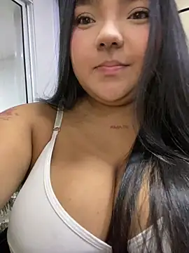 Snapshot of little_lissiee chatting on 5, 2, 2026 little lissiee online show from 5, 2, 2026