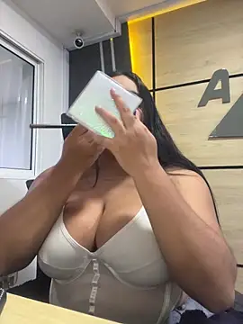 Snapshot of little_lissiee chatting on 5, 4, 2026 little lissiee online show from 5, 4, 2026