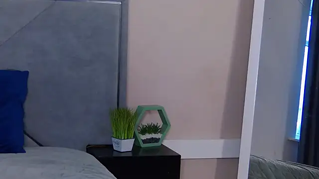 NicoleRosss online show from 15, 4, 2026