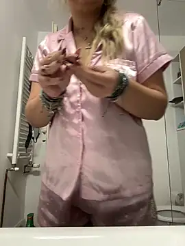 Snapshot of AllysonK chatting on 2, 2, 2026 AllysonK online show from 2, 2, 2026