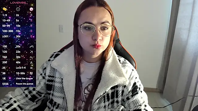Snapshot of maryluna95 chatting on 14, 10, 2025 maryluna95 online show from 14, 10, 2025
