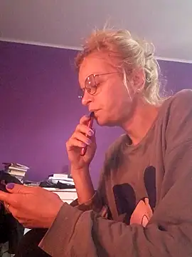 Snapshot of BritneyHudson chatting on 1, 3, 2026 BritneyHudson online show from 1, 3, 2026