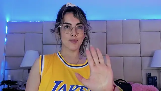 IsisLoveyes  online show from 18, 3, 2025