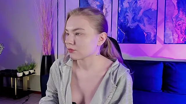 Snapshot of ValerieViolette chatting on 4, 12, 2024 ValerieViolette online show from 4, 12, 2024