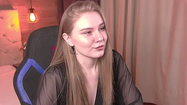 Snapshot of ValerieViolette chatting on 13, 2, 2025 ValerieViolette online show from 13, 2, 2025