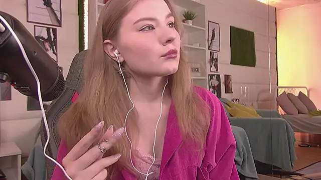 Snapshot of ValerieViolette chatting on 20, 2, 2025 ValerieViolette online show from 20, 2, 2025