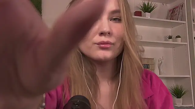 Snapshot of ValerieViolette chatting on 20, 2, 2025 ValerieViolette online show from 20, 2, 2025