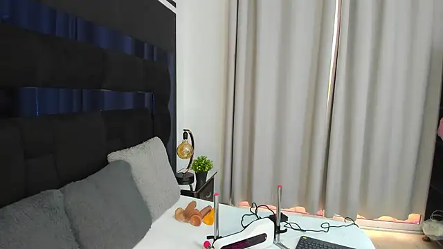 CahitlinBell online show from 13, 12, 2024