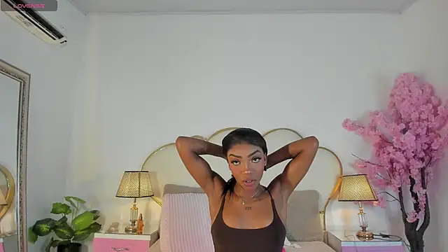 Snapshot of CahitlinBell chatting on 9, 7, 2026 CahitlinBell online show from 9, 7, 2026