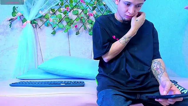 Snapshot of kendalltaylorr chatting on 12, 1, 2025 kendalltaylorr online show from 12, 1, 2025