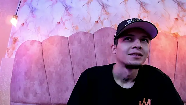 Snapshot of kendalltaylorr chatting on 15, 10, 2025 kendalltaylorr online show from 15, 10, 2025