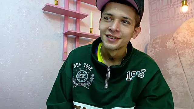 Snapshot of kendalltaylorr chatting on 4, 12, 2025 kendalltaylorr online show from 4, 12, 2025