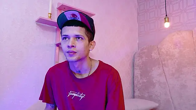 Snapshot of kendalltaylorr chatting on 5, 12, 2025 kendalltaylorr online show from 5, 12, 2025