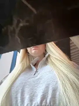 Snapshot of Teya_moon_ chatting on 4, 12, 2024 Teya moon online show from 4, 12, 2024