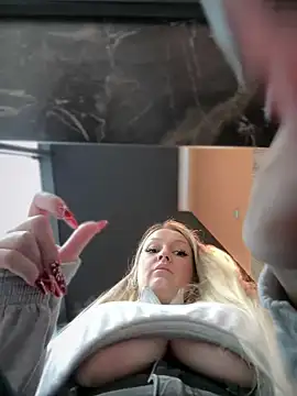 Snapshot of Teya_moon_ chatting on 17, 12, 2024 Teya moon online show from 17, 12, 2024