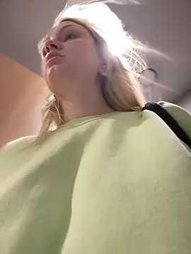 Snapshot of Teya_moon_ chatting on 20, 12, 2024 Teya moon online show from 20, 12, 2024