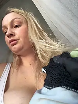 Snapshot of Teya_moon_ chatting on 21, 12, 2024 Teya moon online show from 21, 12, 2024