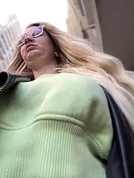 Snapshot of Teya_moon_ chatting on 12, 1, 2025 Teya moon online show from 12, 1, 2025