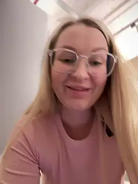 Snapshot of Teya_moon_ chatting on 4, 2, 2025 Teya moon online show from 4, 2, 2025