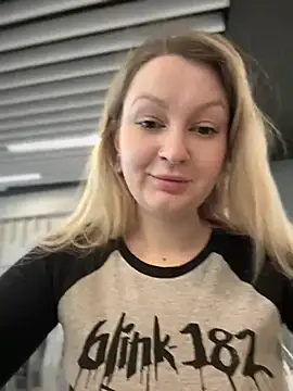 Snapshot of Teya_moon_ chatting on 3, 3, 2025 Teya moon online show from 3, 3, 2025