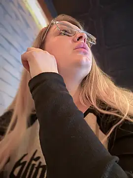 Snapshot of Teya_moon_ chatting on 5, 3, 2025 Teya moon online show from 5, 3, 2025