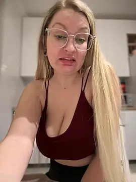 Snapshot of Teya_moon_ chatting on 8, 3, 2025 Teya moon online show from 8, 3, 2025